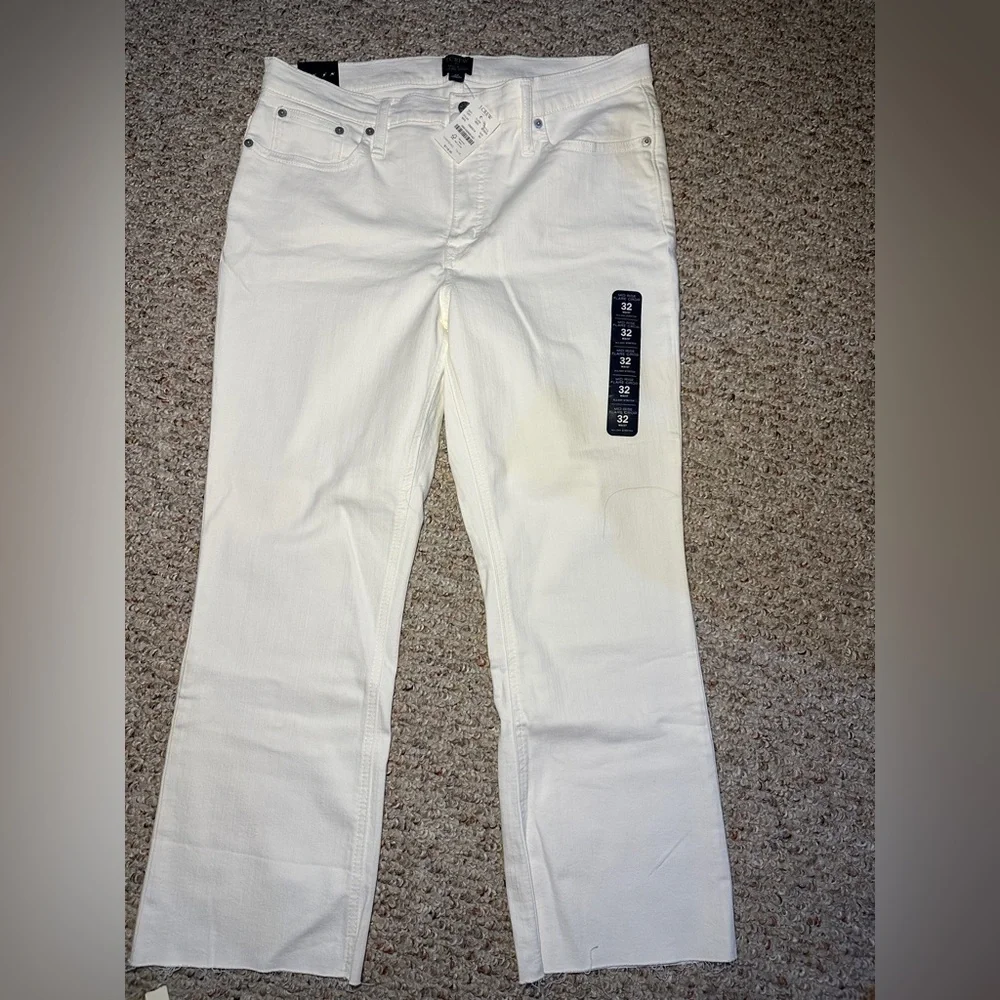 J. Crew Mid Rise Flare Crop White Jean in All Day Stretch Size 32 NWT - Picture 1 of 3